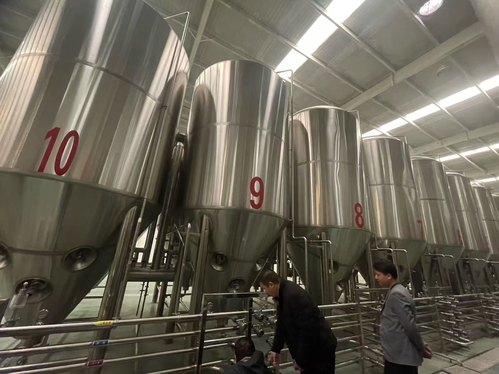 方山精酿啤酒设备厂—平面布置、设备设计、制造、调试、培训等一条龙服务